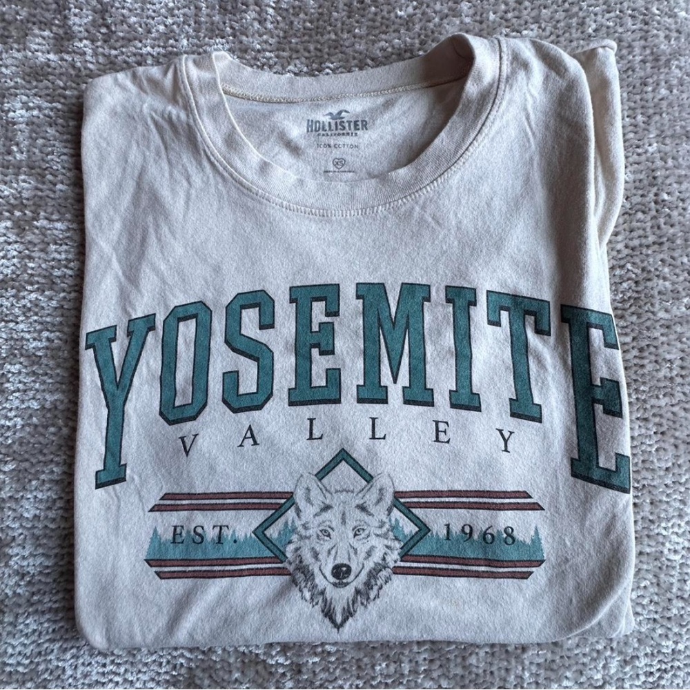 Hollister Cream Tee with Yosemite Graphic